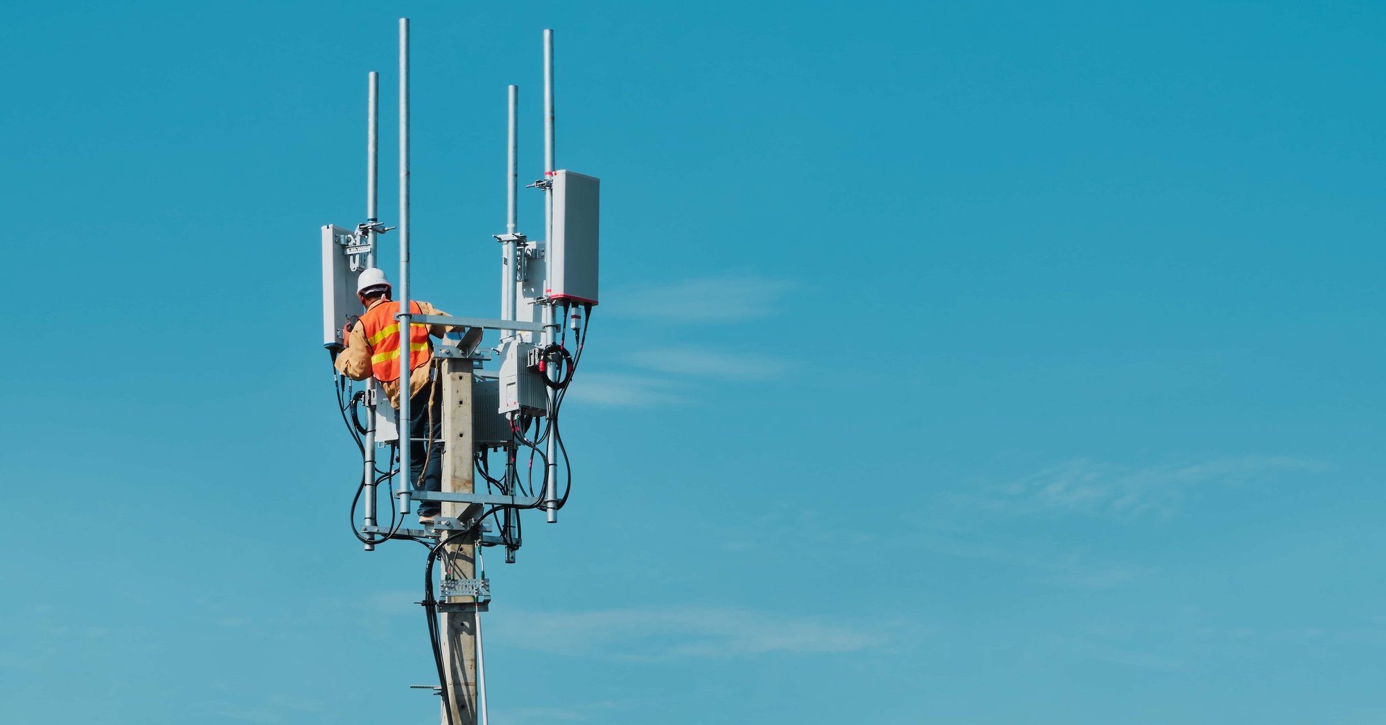 Telecommunication antenna tower